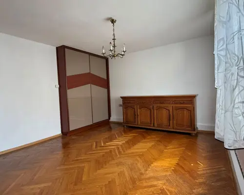 WOMBAT NIERUCHOMOŚCI   prezentuje na sprzedaż przestronne i funkcjonalne mieszkanie o powierzchni 75 m², położone na parte