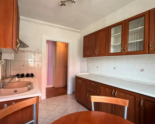WOMBAT NIERUCHOMOŚCI   prezentuje na sprzedaż przestronne i funkcjonalne mieszkanie o powierzchni 75 m², położone na parte
