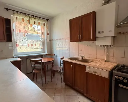WOMBAT NIERUCHOMOŚCI   prezentuje na sprzedaż przestronne i funkcjonalne mieszkanie o powierzchni 75 m², położone na parte