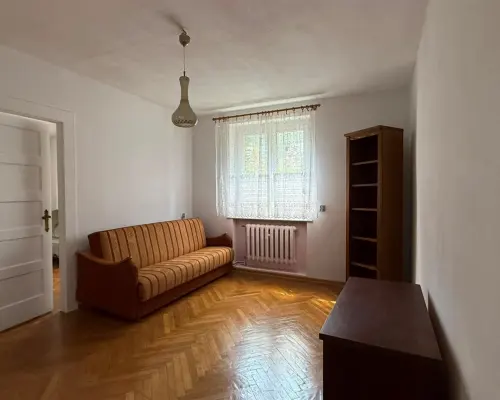 WOMBAT NIERUCHOMOŚCI   prezentuje na sprzedaż przestronne i funkcjonalne mieszkanie o powierzchni 75 m², położone na parte