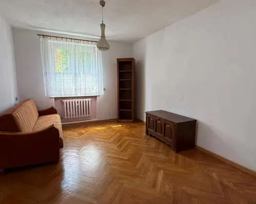 WOMBAT NIERUCHOMOŚCI   prezentuje na sprzedaż przestronne i funkcjonalne mieszkanie o powierzchni 75 m², położone na parte