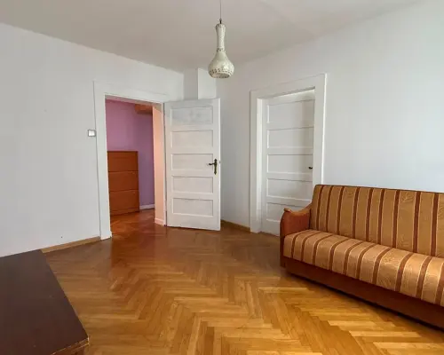 WOMBAT NIERUCHOMOŚCI   prezentuje na sprzedaż przestronne i funkcjonalne mieszkanie o powierzchni 75 m², położone na parte