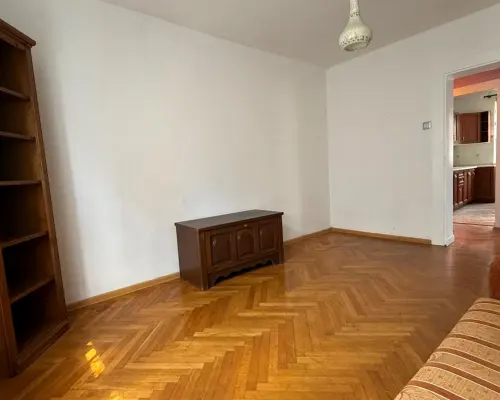 WOMBAT NIERUCHOMOŚCI   prezentuje na sprzedaż przestronne i funkcjonalne mieszkanie o powierzchni 75 m², położone na parte