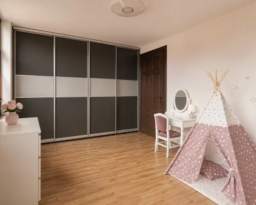 Wombat Nieruchomośc    i   ma przyjemność zaprezentować na sprzedaż przestronne, 2-pokojowe mieszkanie o powierzchni 75,5 m&sup