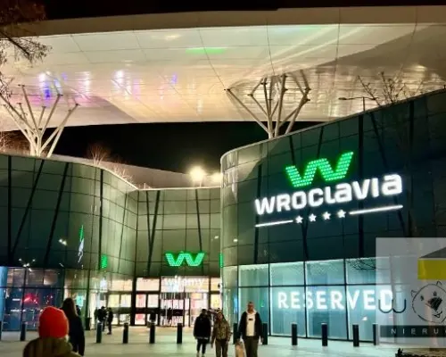 WOMBAT NIERUCHOMOŚCI  oferuje do  wynajmu  w pełni rozkładowe    mieszkanie 2-pokojowe   /  42 m²/ położone na  9. piętrze