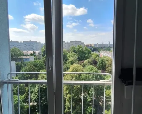 WOMBAT NIERUCHOMOŚCI  oferuje do  wynajmu  w pełni rozkładowe    mieszkanie 2-pokojowe   /  42 m²/ położone na  9. piętrze