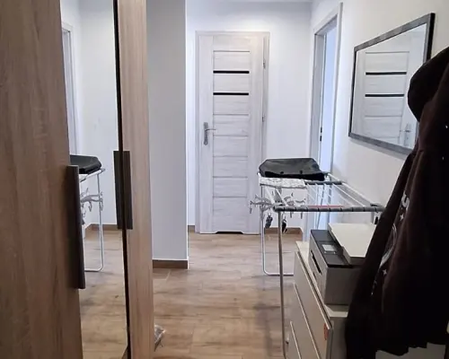 WOMBAT NIERUCHOMOŚCI  oferuje do  wynajmu  w pełni rozkładowe    mieszkanie 2-pokojowe   /  42 m²/ położone na  9. piętrze
