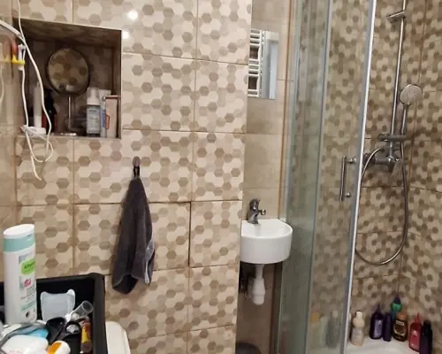 WOMBAT NIERUCHOMOŚCI  oferuje do  wynajmu  w pełni rozkładowe    mieszkanie 2-pokojowe   /  42 m²/ położone na  9. piętrze
