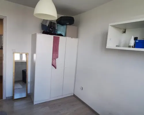WOMBAT NIERUCHOMOŚCI  oferuje do  wynajmu  w pełni rozkładowe    mieszkanie 2-pokojowe   /  42 m²/ położone na  9. piętrze