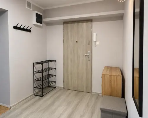 Wombat Nieruchomości   oferuje na wynajem  przestronne 2-pokojowe mieszkanie  o powierzchni 56 m². Mieszkanie znajduje si