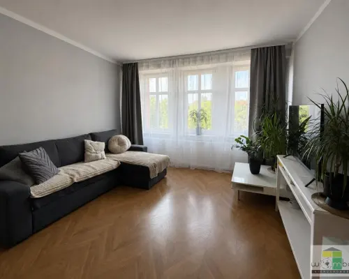 Wombat Nieruchomości   oferuje na wynajem  przestronne 2-pokojowe mieszkanie  o powierzchni 56 m². Mieszkanie znajduje si