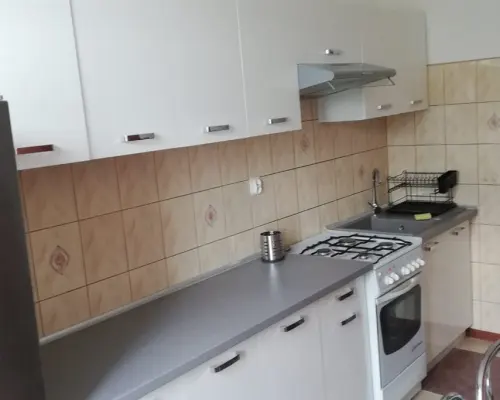 Wombat Nieruchomości  oferuje do wynajęcia duży pokój w mieszkaniu 3-pokojowym przy ul. Głowackiego.   Pokój zn