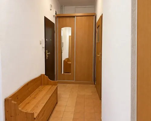 WOMBAT NIERUCHOMOŚCI   oferuje do wynajęcia  przestronne, 2-pokojowe mieszkanie  o powierzchni 65,6 m2 położone w samym centrum