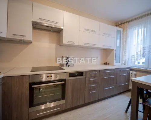 Do sprzedania mieszkanie  w Tarnowie, przy ul. Rolniczej. Lokal o powierzchni 34,94 m2 położony jest na 3 piętrze i składa się