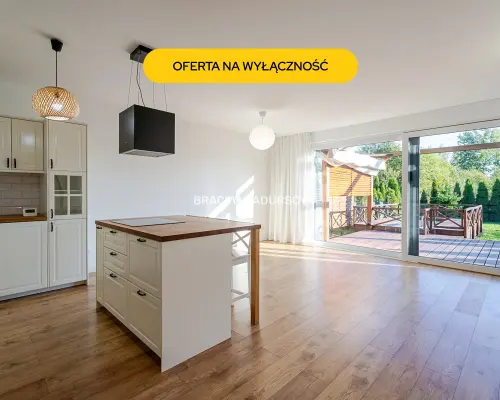 Bez skosów, 3 sypialnie, basen. Skotnicka.