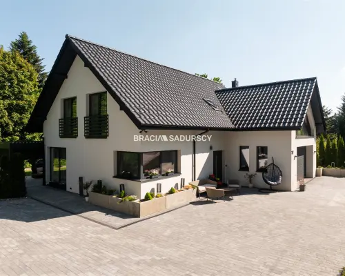 Kameralny dom wraz z leśną działką - 5 sypialni