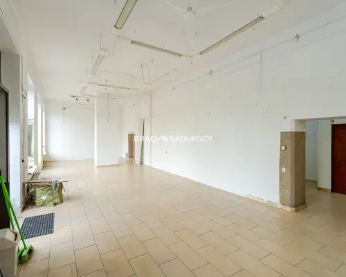 Lokal usługowo-handlowy ok. 150m2 – duża witryna