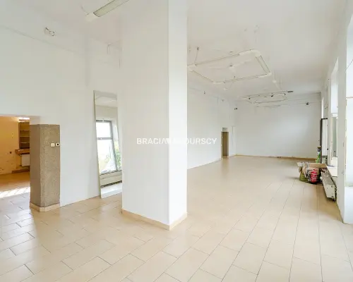 Lokal usługowo-handlowy ok. 150m2 – duża witryna