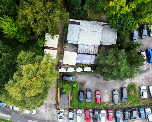 Działka z wynajętym budynkiem przy kopcu Kraka