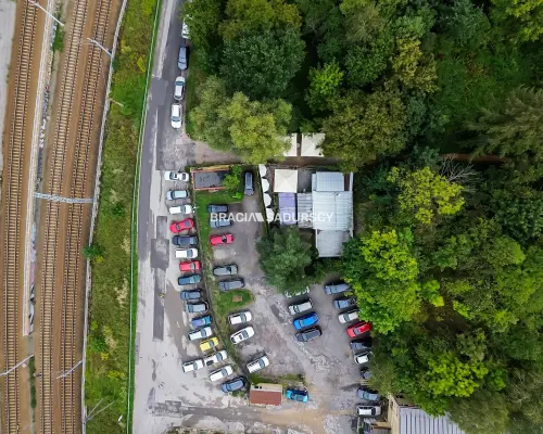 Działka z wynajętym budynkiem przy kopcu Kraka