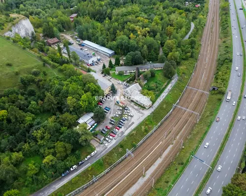 Działka z wynajętym budynkiem przy kopcu Kraka