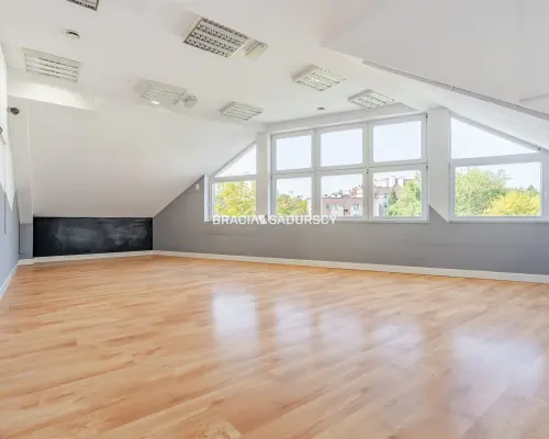 Budynek usługowy i hala – 465 m² - Kraków