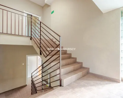 Budynek usługowy i hala – 465 m² - Kraków
