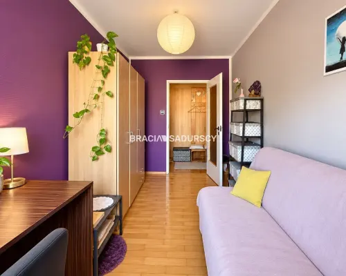 3 pokoje, 56 m², balkon, osobna kuchnia