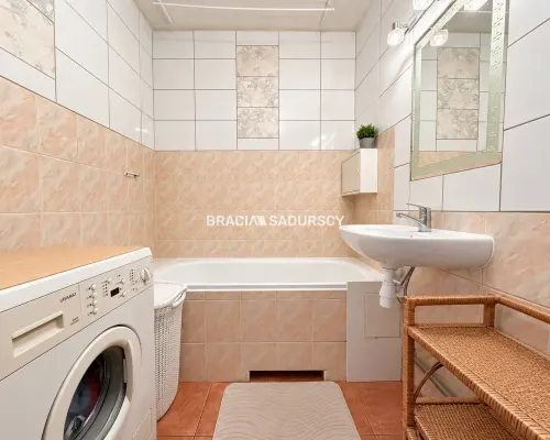 3 pokoje, 56 m², balkon, osobna kuchnia