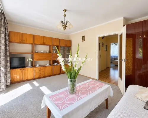 3 pokoje, 56 m², balkon, osobna kuchnia