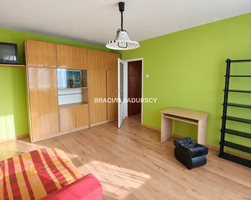 Borsucza, 2 pokoje. Do mocnego odświeżenia.
