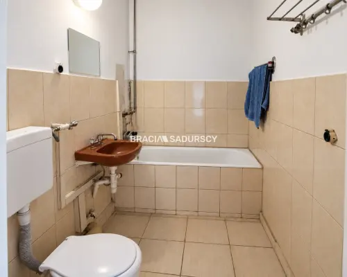 Borsucza, 2 pokoje. Do mocnego odświeżenia.
