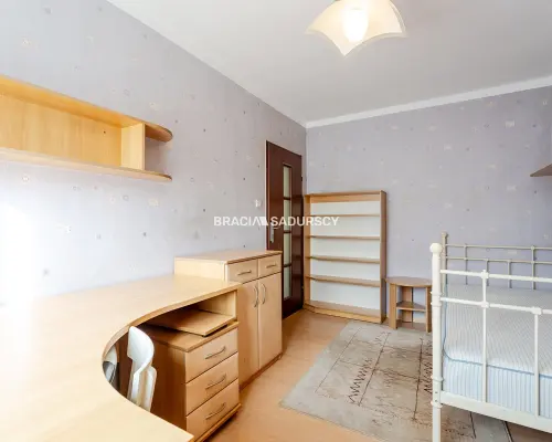 3 pok/ osobna kuchnia/ balkon- ul. Stojałowskiego.