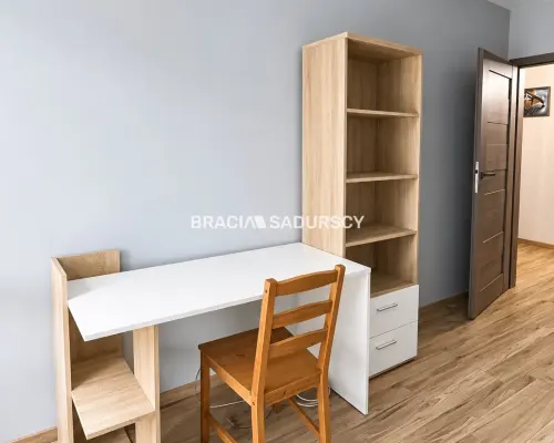 3-pok z balkonem + garaż, Obozowa