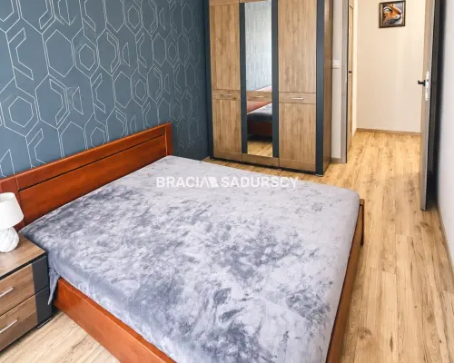 3-pok z balkonem + garaż, Obozowa