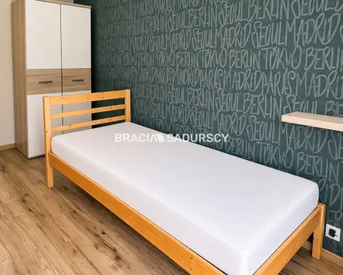 3-pok z balkonem + garaż, Obozowa