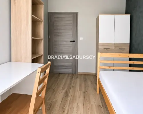 3-pok z balkonem + garaż, Obozowa