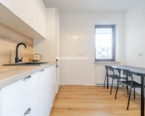 64m2 4 pok+ os kuchnia balkon Bronowice