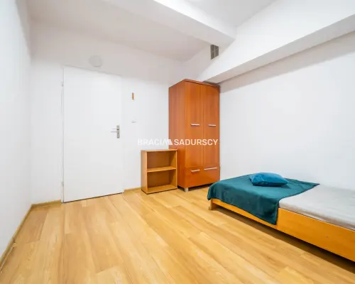 Lokal mieszkalno-usługowy w centrum.