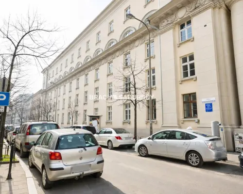 Jasne przestronne mieszkanie w centrum miasta.