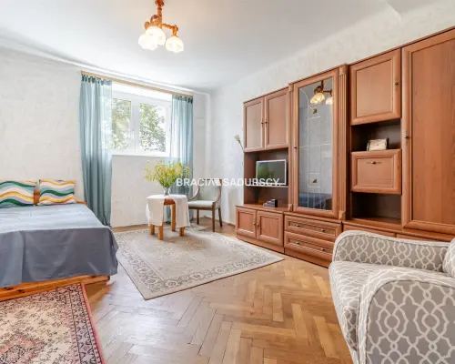 Wygodne ciche mieszkanie obok Parku Krakowskiego.