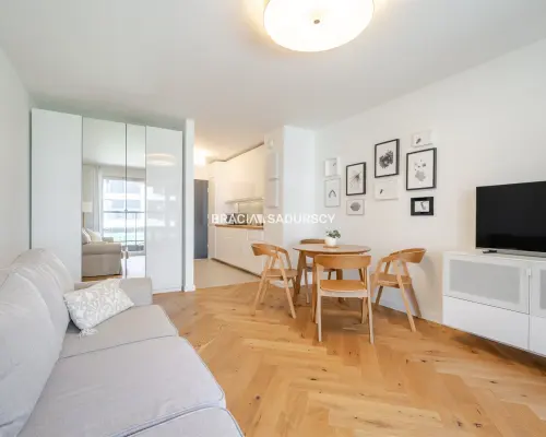 Kawalerka I piętro winda balkon garaż