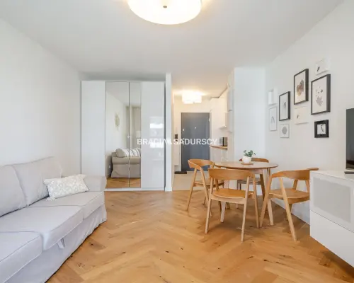 Kawalerka I piętro winda balkon garaż