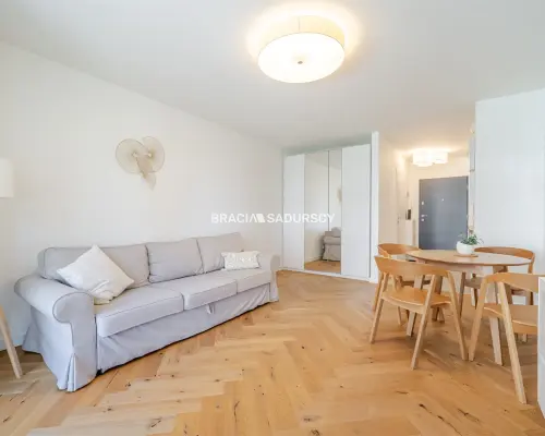 Kawalerka I piętro winda balkon garaż