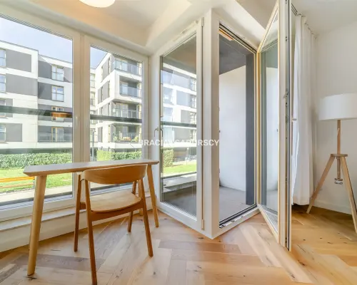 Kawalerka I piętro winda balkon garaż