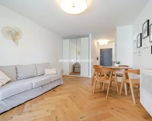 Kawalerka I piętro winda balkon garaż
