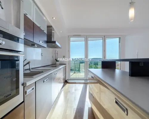 Bronowice Salwator Tower 13 piętro widok balkon