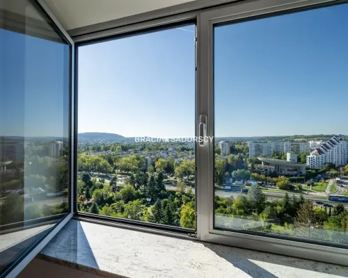 Bronowice Salwator Tower 13 piętro widok balkon