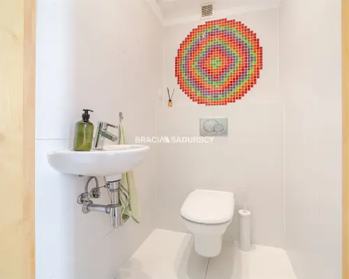 Dwupoziomowe z balkonem, komórka, garaż