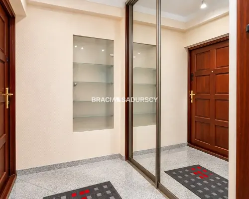 Trzy pokoje | Znakomity stan | Do wejścia | 74m2